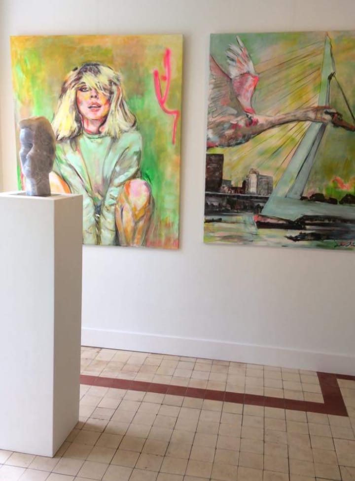 Expositie kunstkiezelkleiroute bij Markttwee